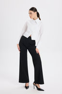 Asimetrik Metal Düğme Detaylı Beyaz Poplin Gömlek