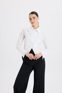 Asimetrik Metal Düğme Detaylı Beyaz Poplin Gömlek