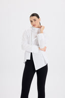 Tokalı ve Fermuarlı Asimetrik Beyaz Poplin Gömlek