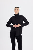 Asimetrik Dik Yaka Siyah Gömlek