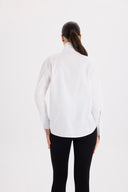 Asimetrik Dik Yaka Beyaz Gömlek